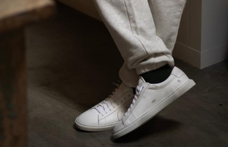 Skodon 2B04N35 vit vägg män Oliver Cabell låg 13