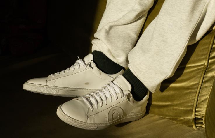 Skodon 2B04N35 vit vägg män Oliver Cabell låg 13