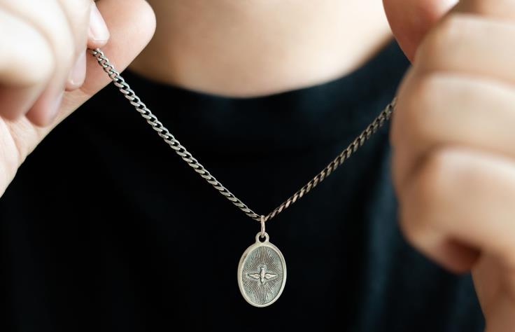 Tillbehör 2B04N210 silver män Oliver Cabell duva hänge halsband