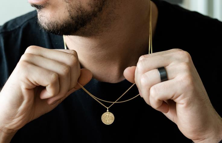 Tillbehör 2B04N237 guld män Oliver Cabell angel of mercy hänge halsband